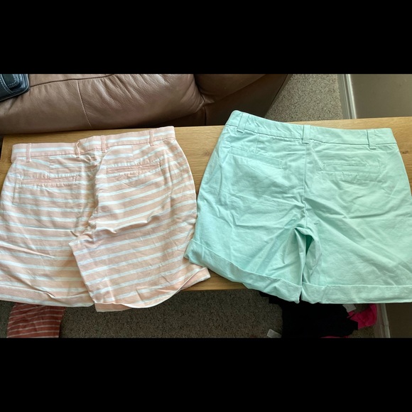 Gap Khaki Boyfriend Shorts (Lot of 2) - Picture 2 of 4
